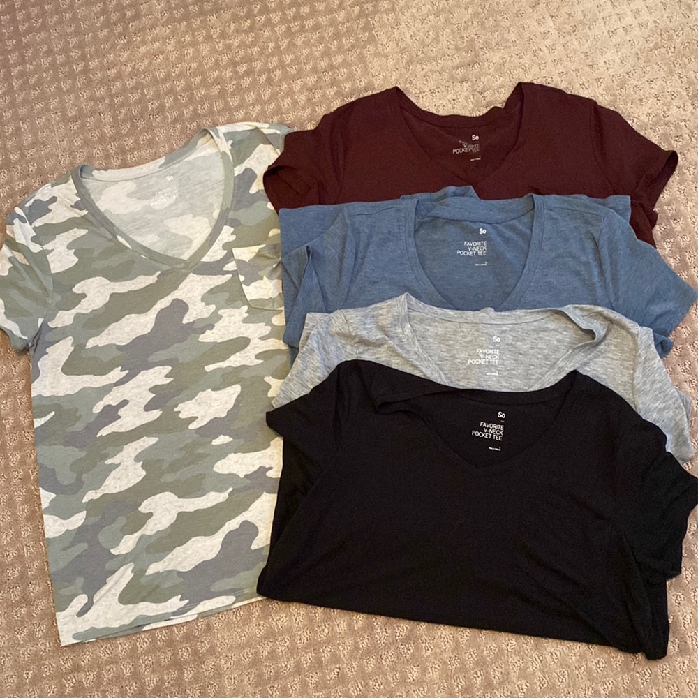 Lot of 5 So Favorites V-Neck Pocket Tees, size Large